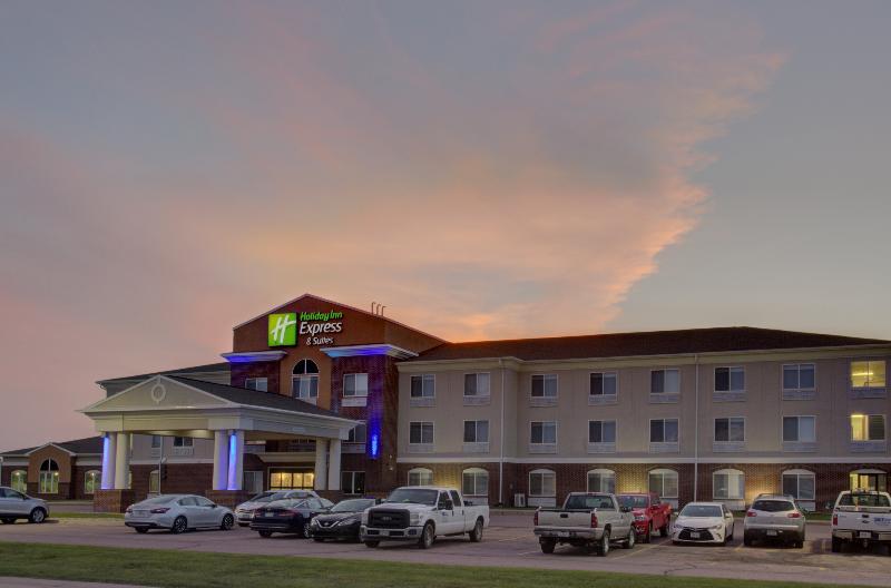 Holiday Inn Express & Suites Le Mars By Ihg Экстерьер фото