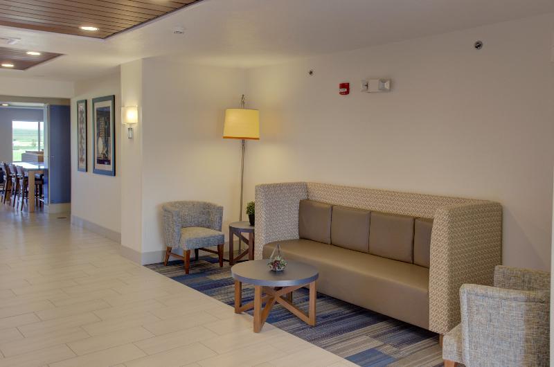 Holiday Inn Express & Suites Le Mars By Ihg Экстерьер фото